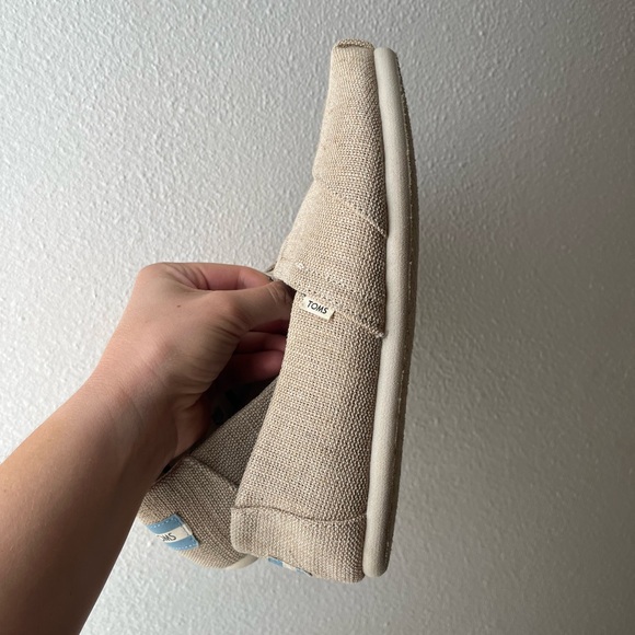 TOMS Women Beige Slip-On Flats - Picture 6 of 7
